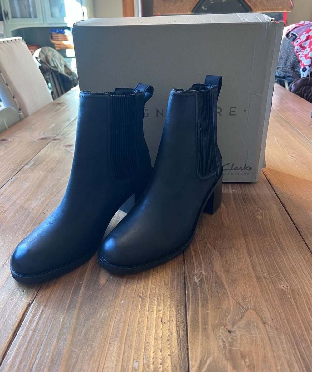 Clarks Chamberly Top Chelsea Boots Size 10M Black Leather